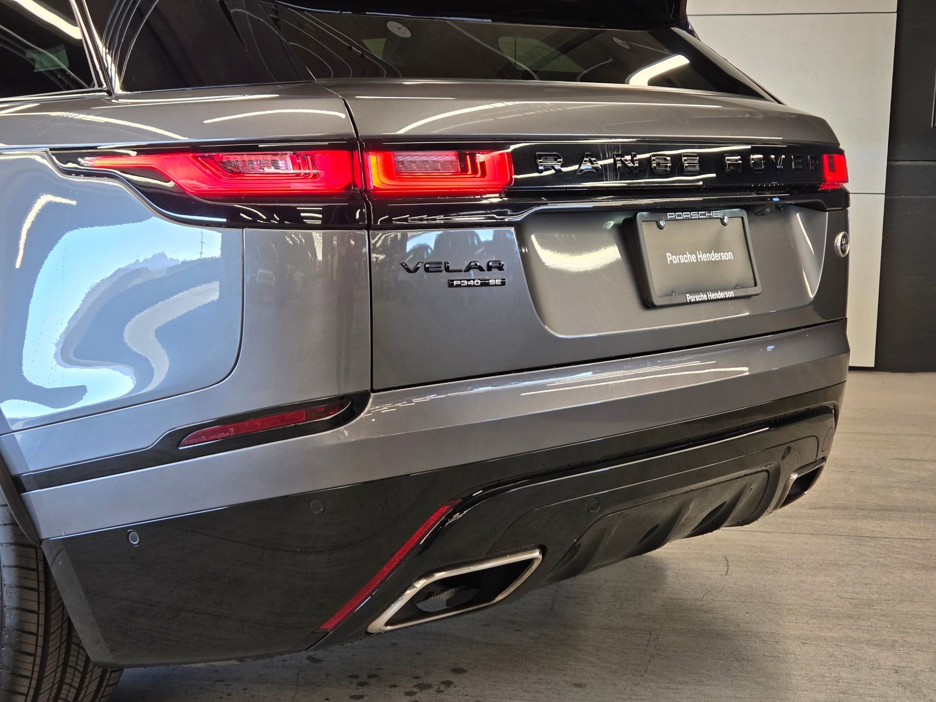 Used 2019 Land Rover Range Rover Velar R-Dynamic SE image 8