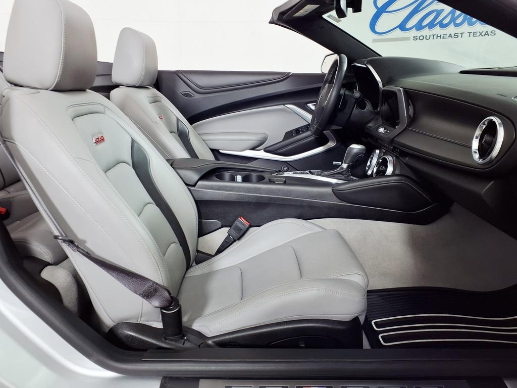 Used 2017 Chevrolet Camaro SS RWD image 12