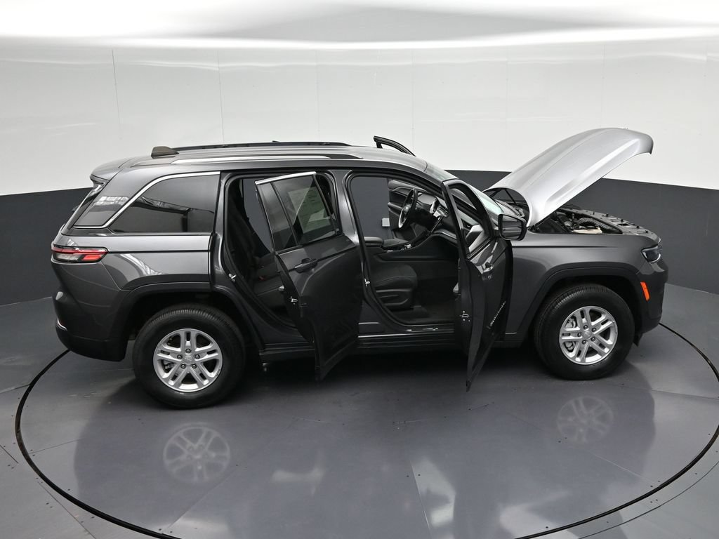 Used 2023 Jeep Grand Cherokee Laredo RWD image 39