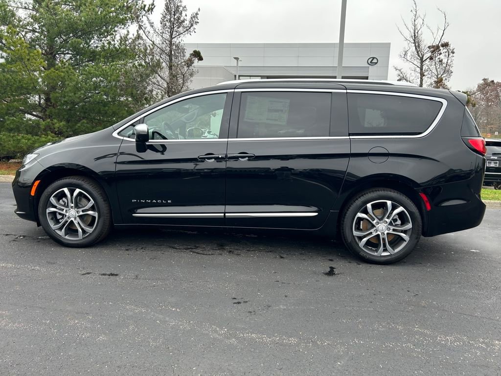 New 2026 Chrysler Pacifica Pinnacle image 4