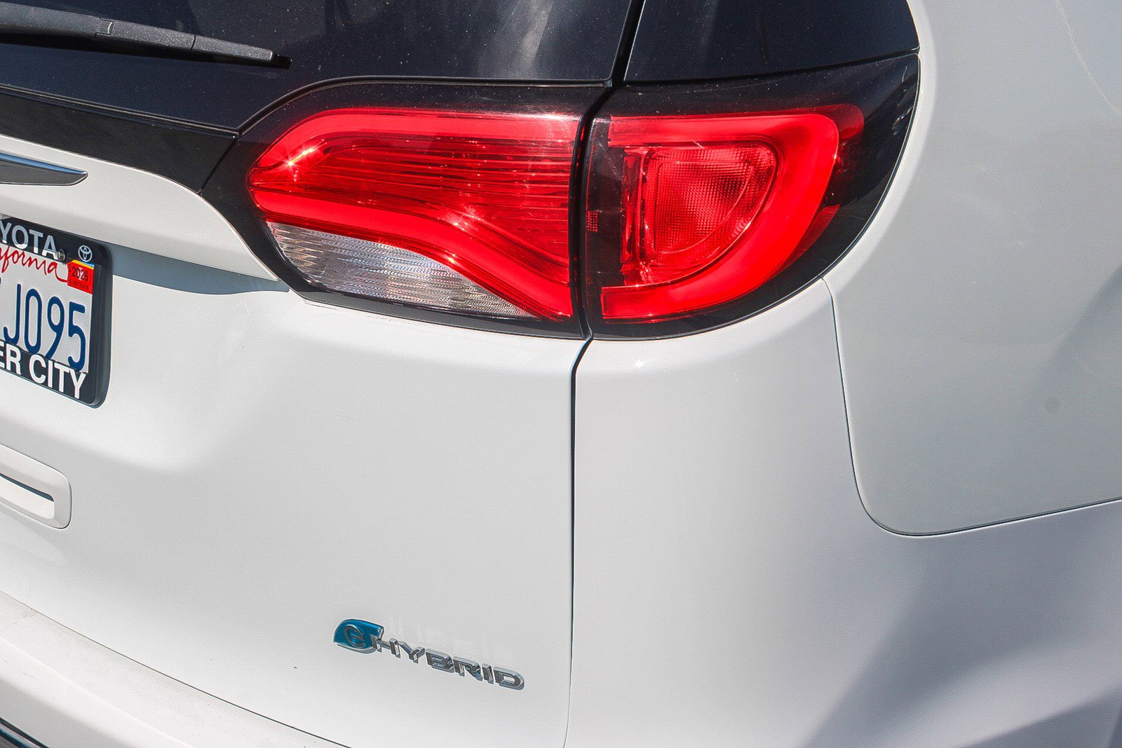 Used 2018 Chrysler Pacifica Touring-L image 10