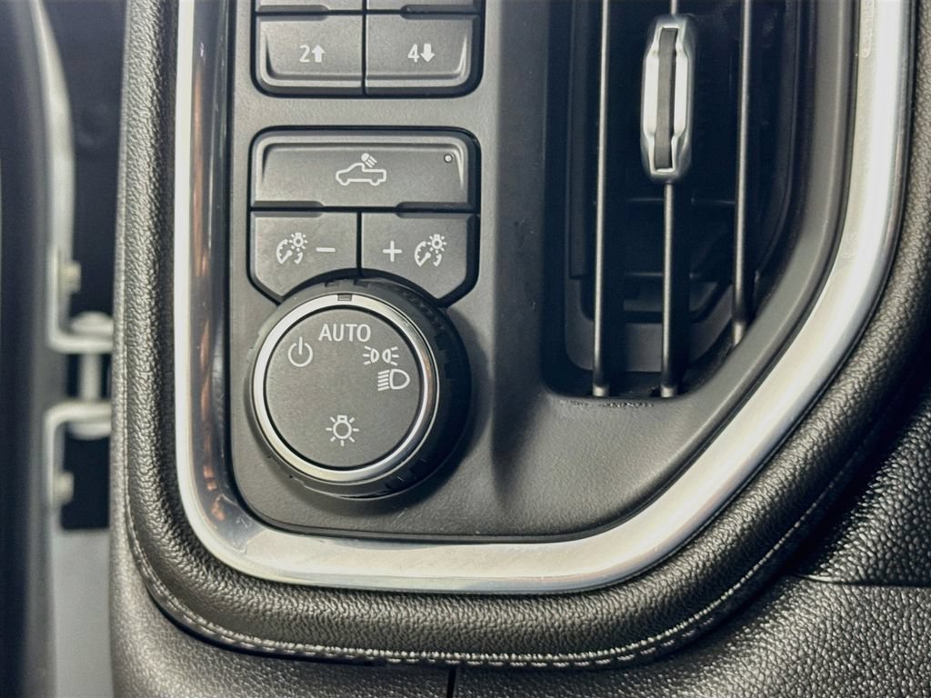 Used 2021 Chevrolet Silverado 1500 LT AWD/4WD image 15