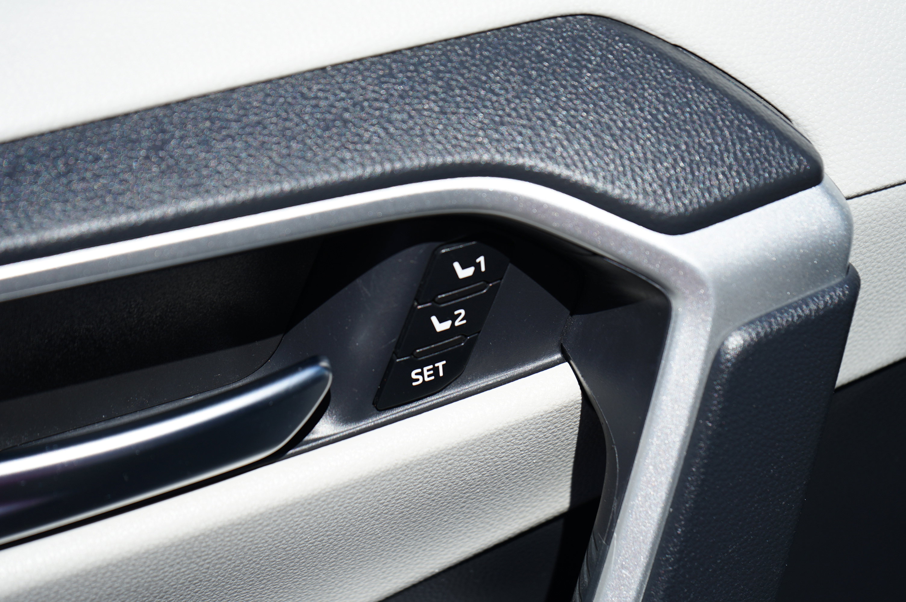 Used 2023 Toyota RAV4 XLE Premium image 16