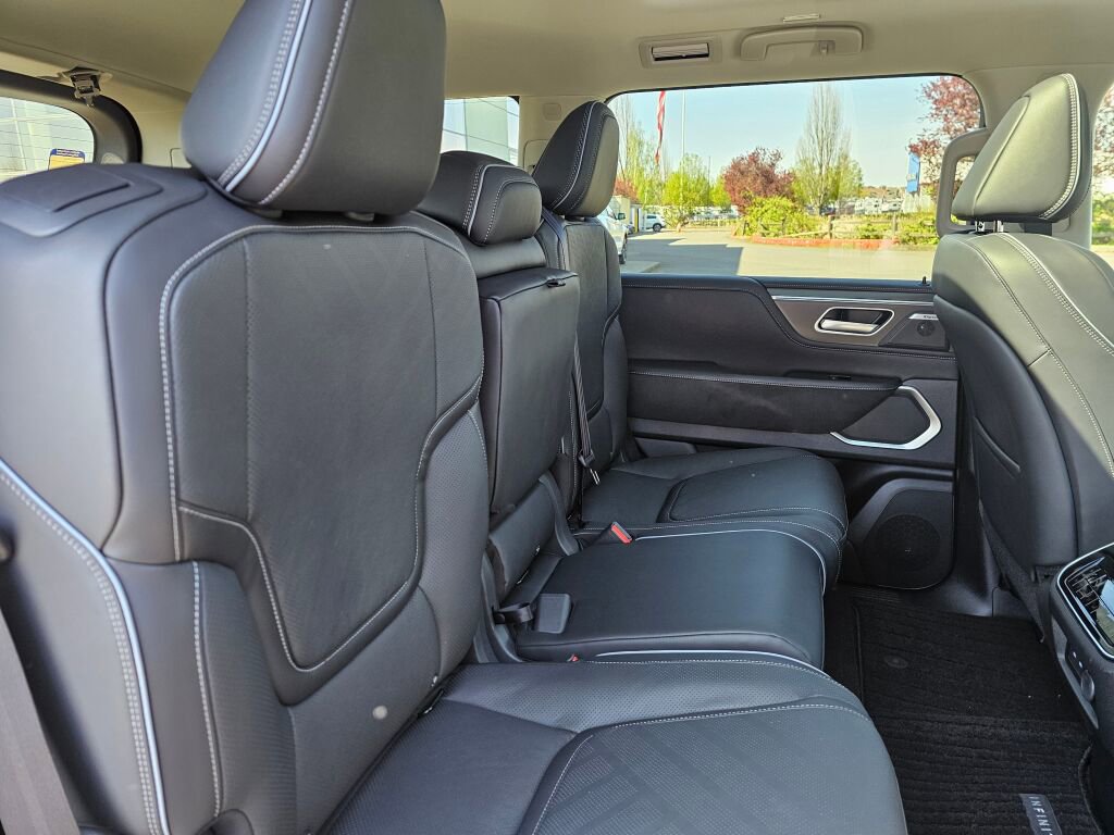 New 2025 INFINITI QX80 Luxe image 16