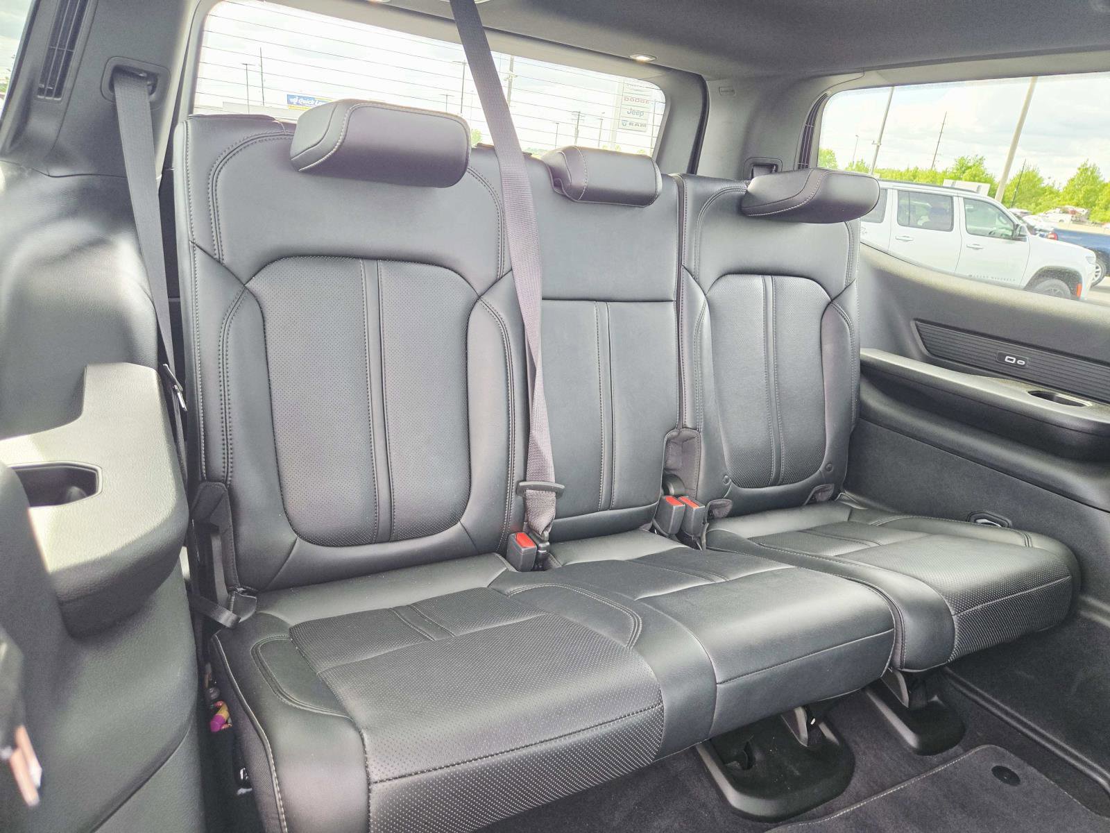 Used 2024 Jeep Wagoneer Series II w/ Convenience Group I AWD/4WD image 19