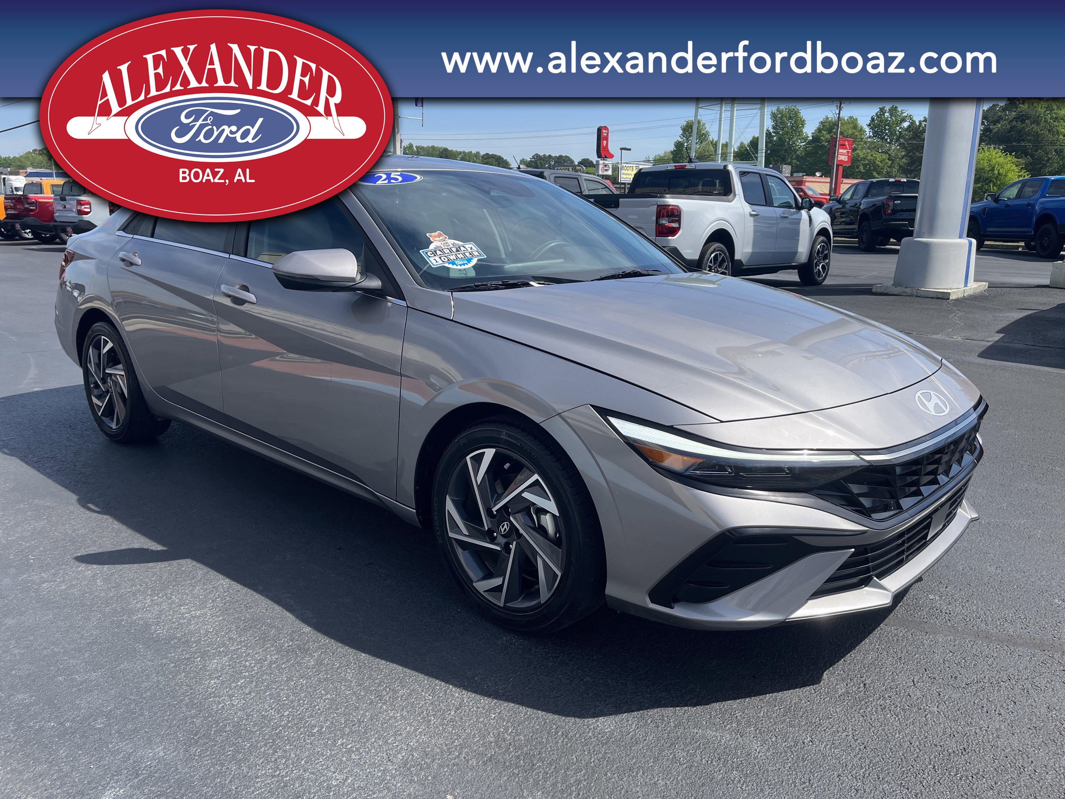 Used 2025 Hyundai Elantra Limited FWD image 3