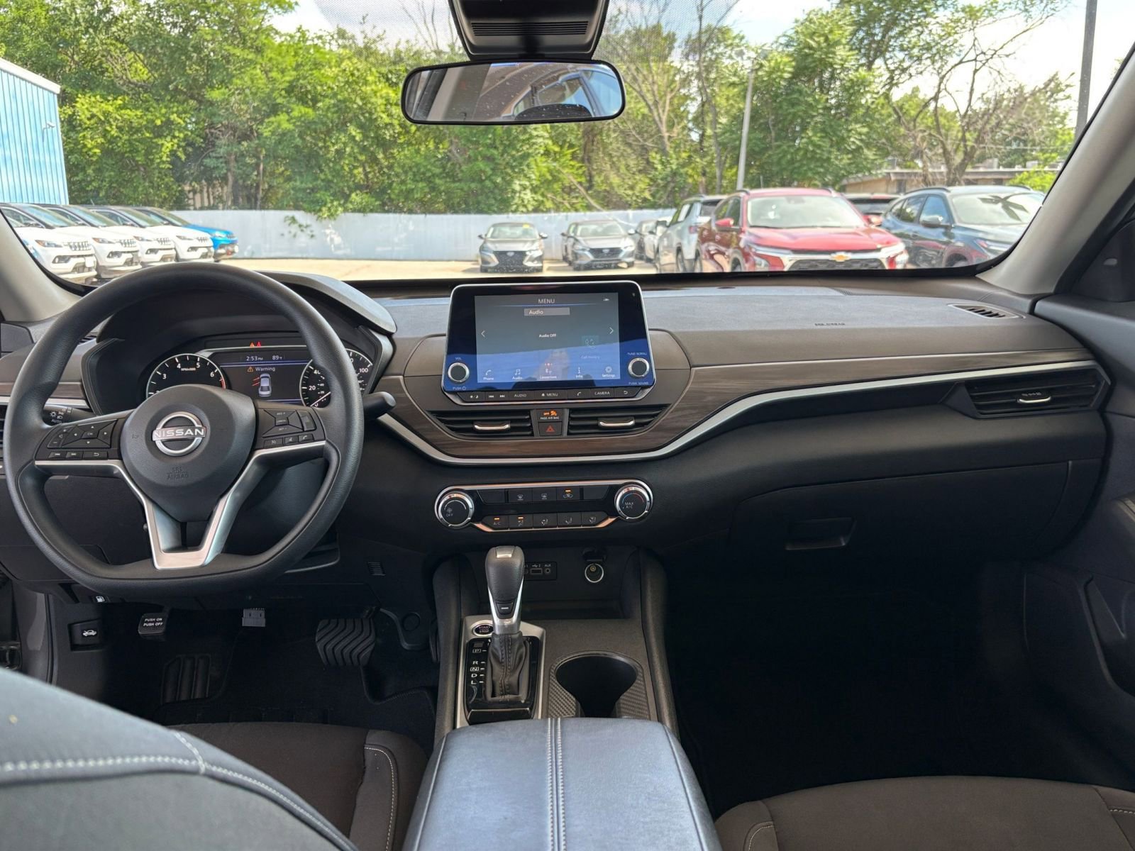Used 2025 Nissan Altima 2.5 SV FWD image 34