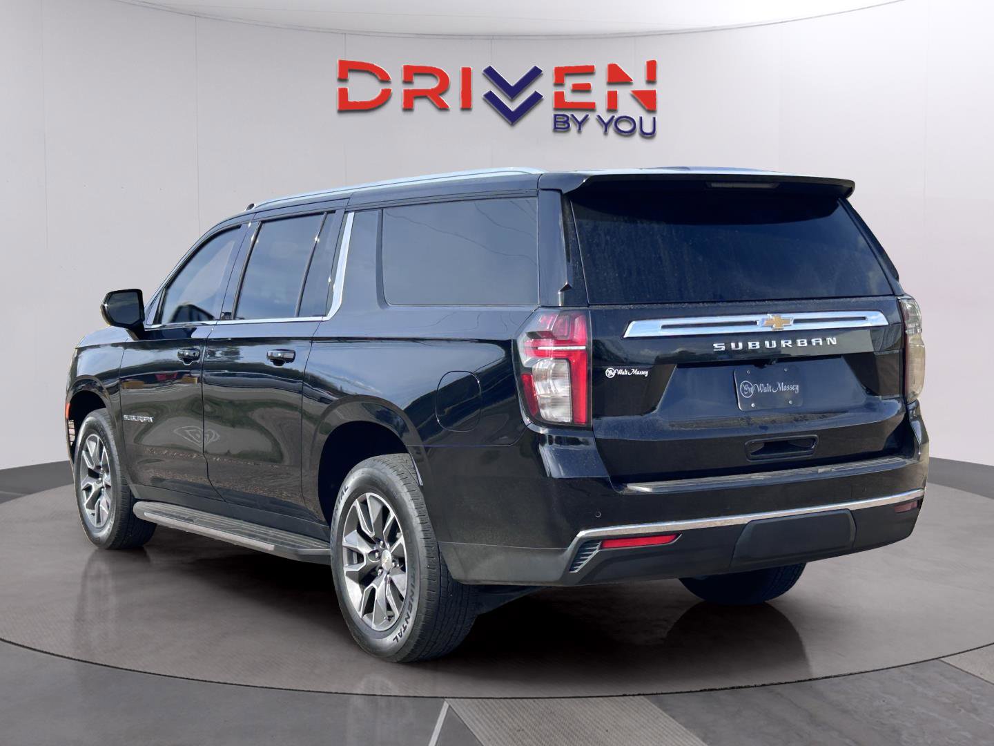 Used 2021 Chevrolet Suburban LS image 3