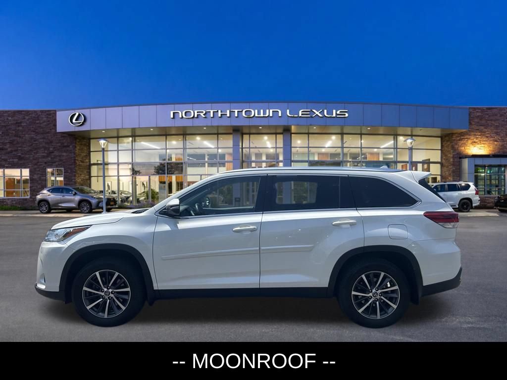 Used 2019 Toyota Highlander XLE AWD/4WD image 3