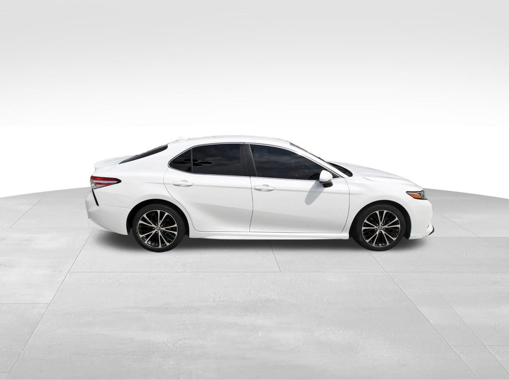 Used 2020 Toyota Camry SE FWD image 5