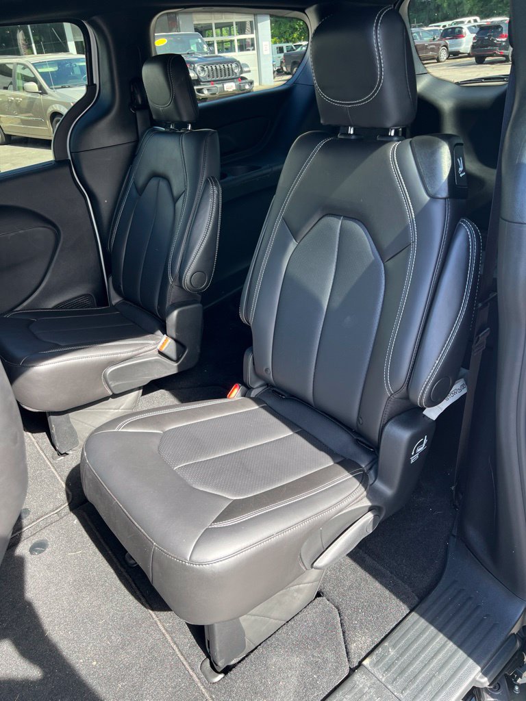 Used 2026 Chrysler Pacifica Select AWD/4WD image 10