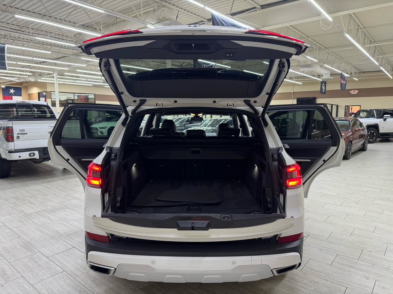 Used 2022 BMW X5 xDrive40i AWD/4WD image 11