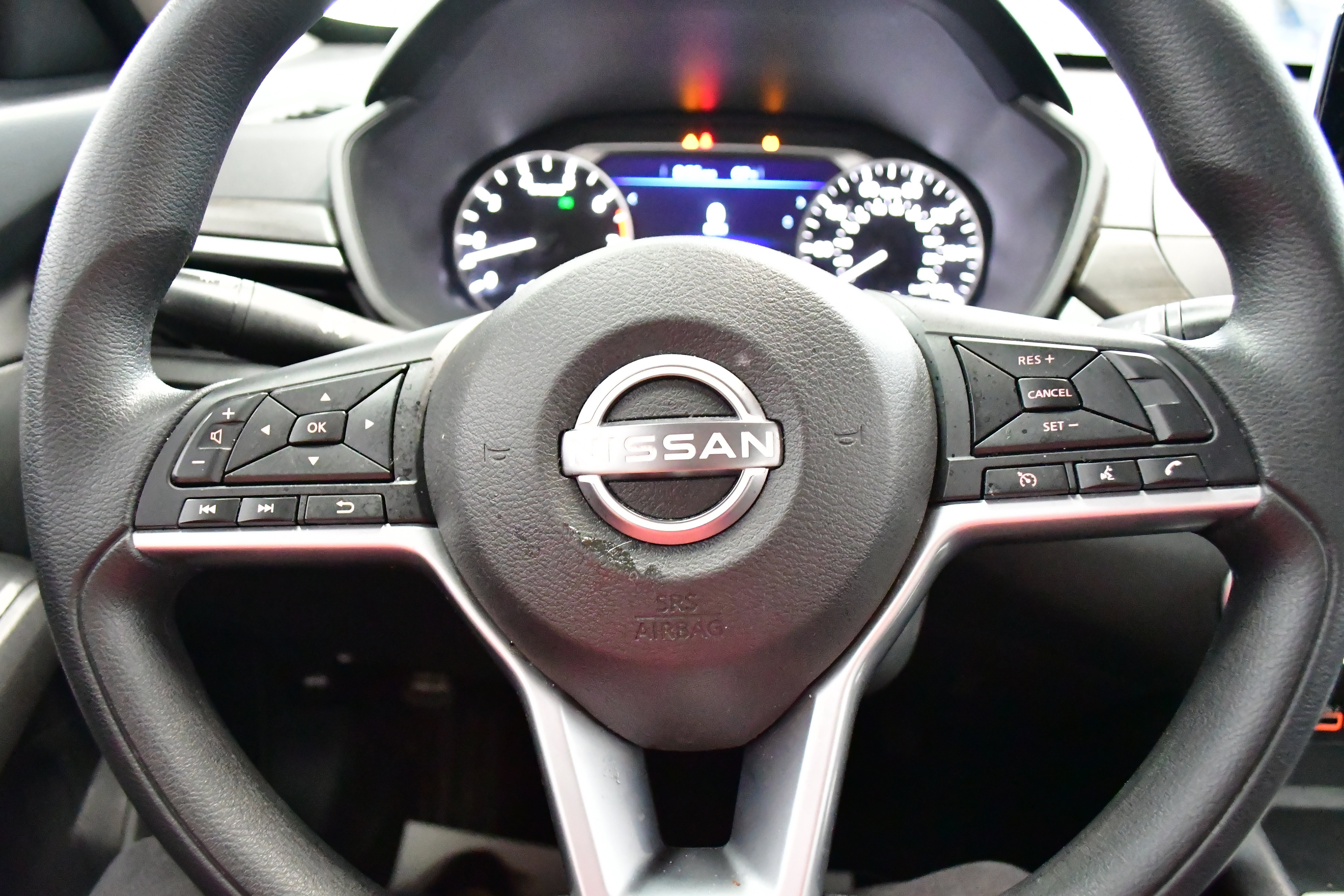 Used 2025 Nissan Altima 2.5 SV FWD image 17