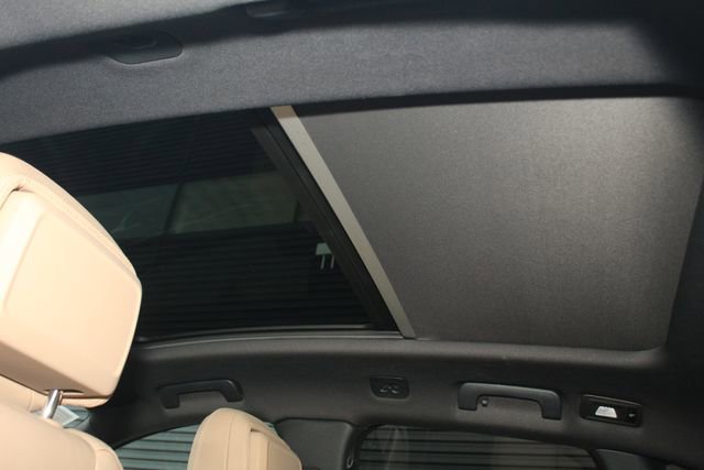 Certified 2023 Porsche Macan Base image 26