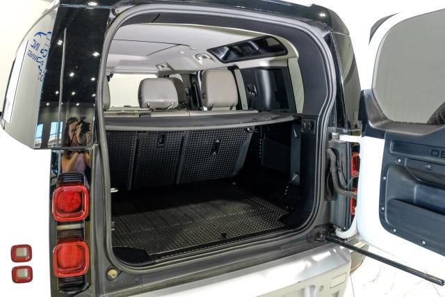 Used 2021 Land Rover Defender 110 SE AWD/4WD image 82