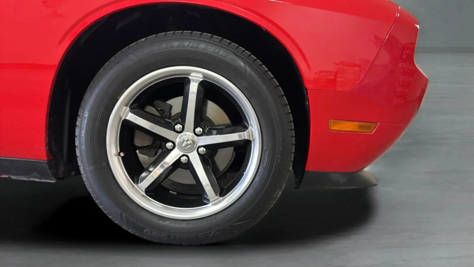 Used 2010 Dodge Challenger SE RWD image 31