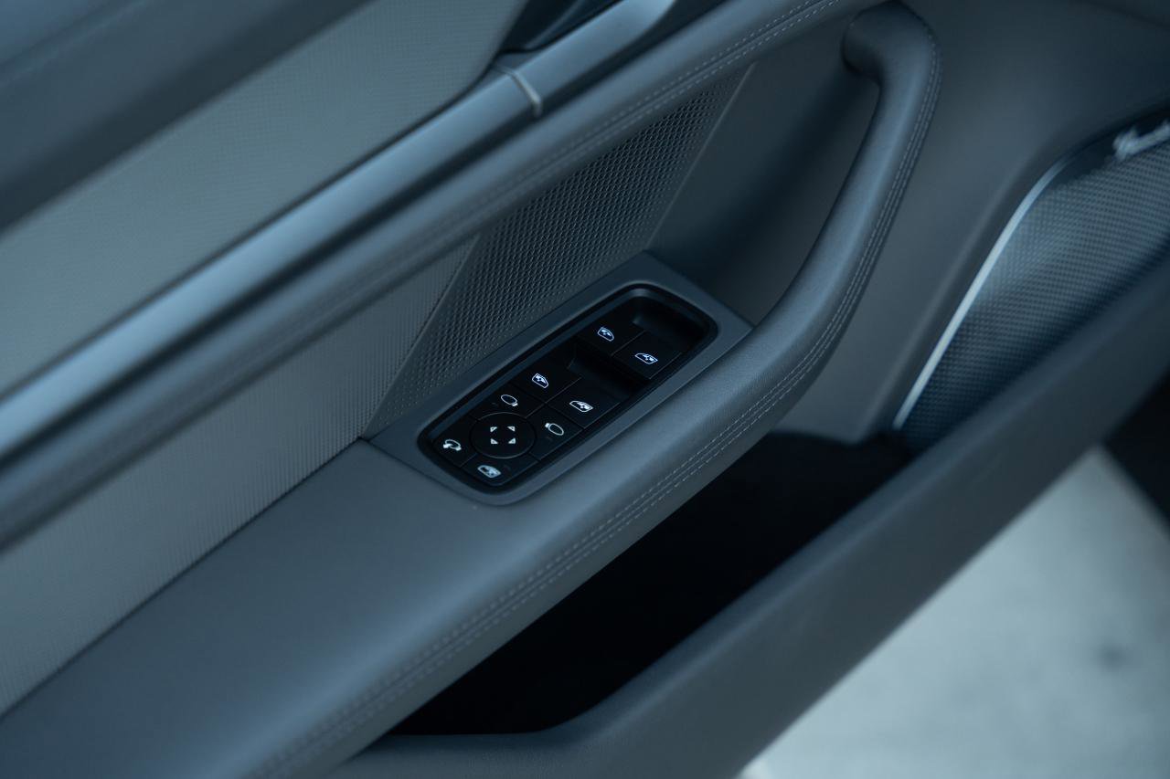 Used 2022 Porsche Taycan Turbo S image 69