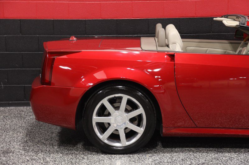 Used 2005 Cadillac XLR RWD image 5