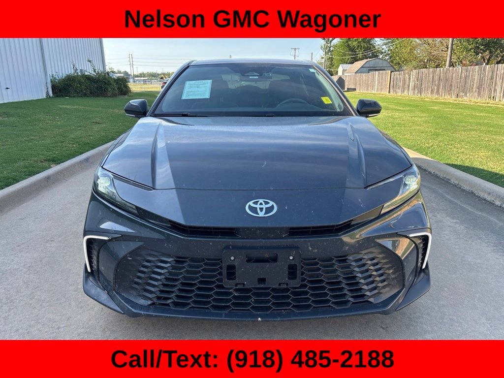 Used 2025 Toyota Camry SE w/ Convenience Package FWD image 2