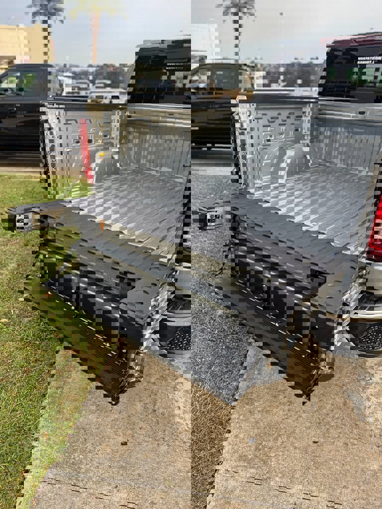 New 2026 GMC Sierra 1500 SLT w/ SLT Premium Package image 9