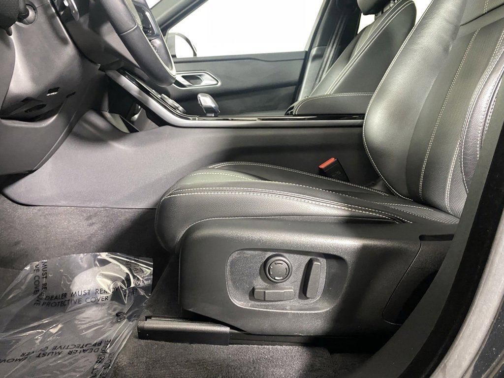 Used 2022 Land Rover Range Rover Velar R-Dynamic S image 16