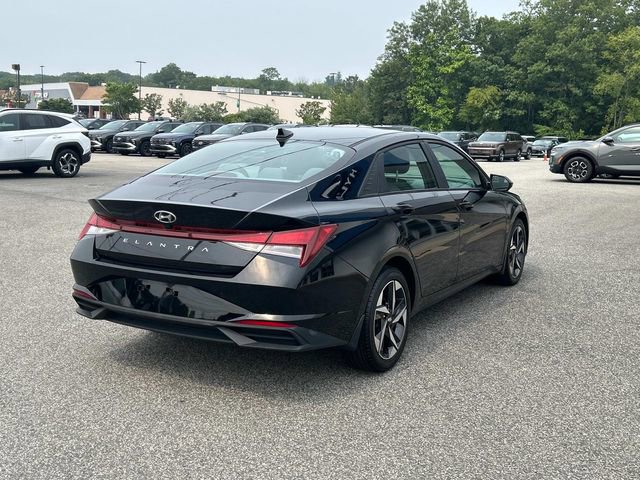 Used 2023 Hyundai Elantra SEL w/ Convenience Package image 3