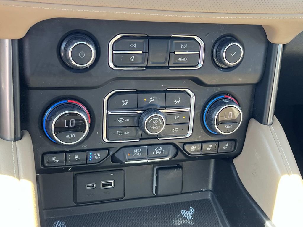 Used 2021 Chevrolet Tahoe Premier w/ Premium Package AWD/4WD image 22