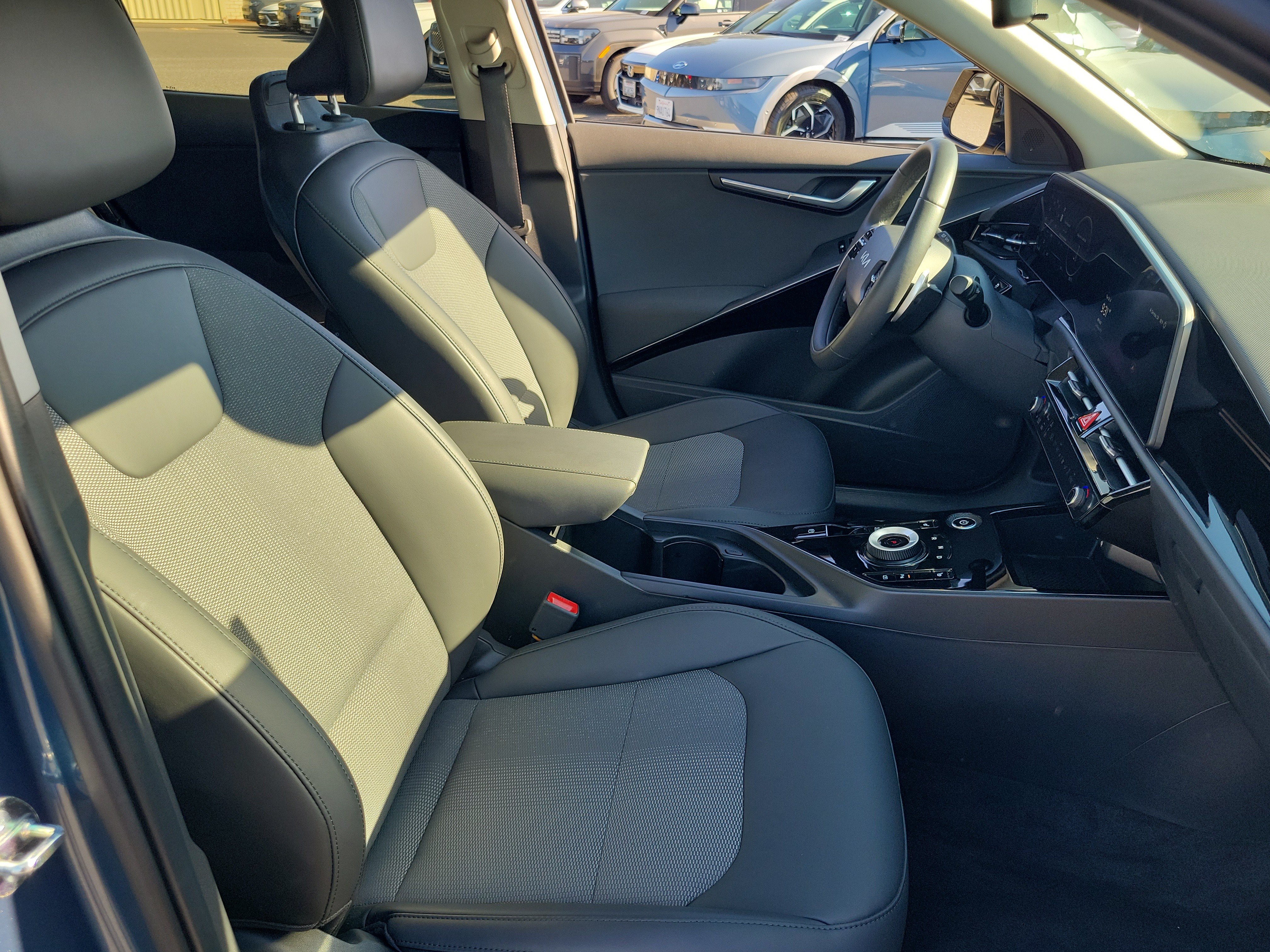 Used 2025 Kia Niro Wind w/ Wind Preserve Package FWD image 22