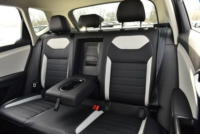 New 2025 Volkswagen Taos SEL image 23