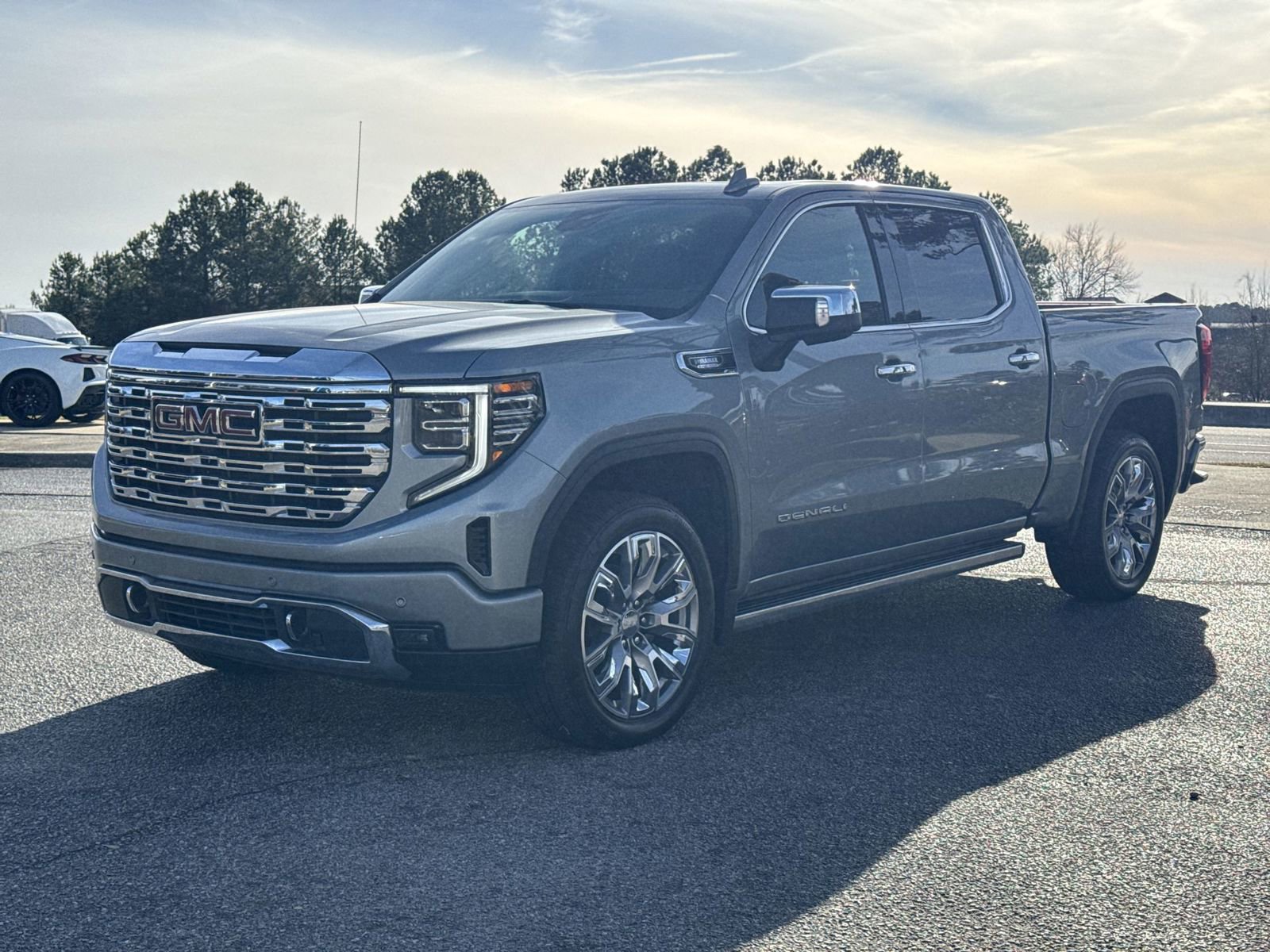 Used 2025 GMC Sierra 1500 Denali w/ Denali Reserve Package AWD/4WD image 5