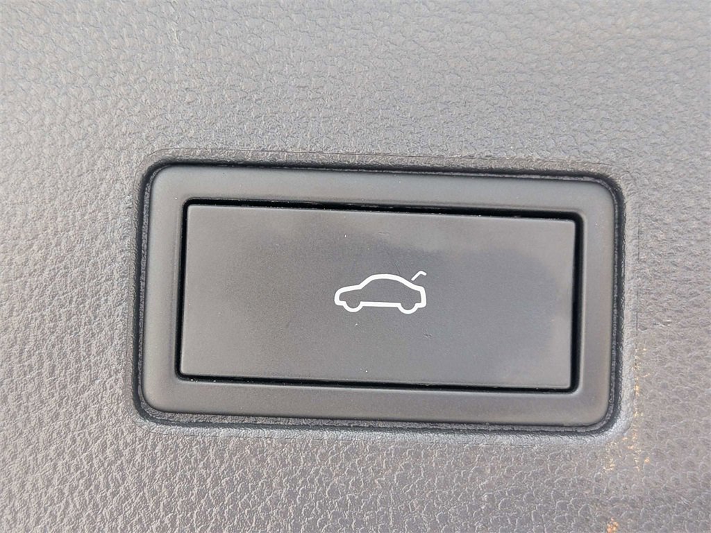 Used 2022 Volkswagen Atlas SE w/ Panoramic Sunroof Package image 14