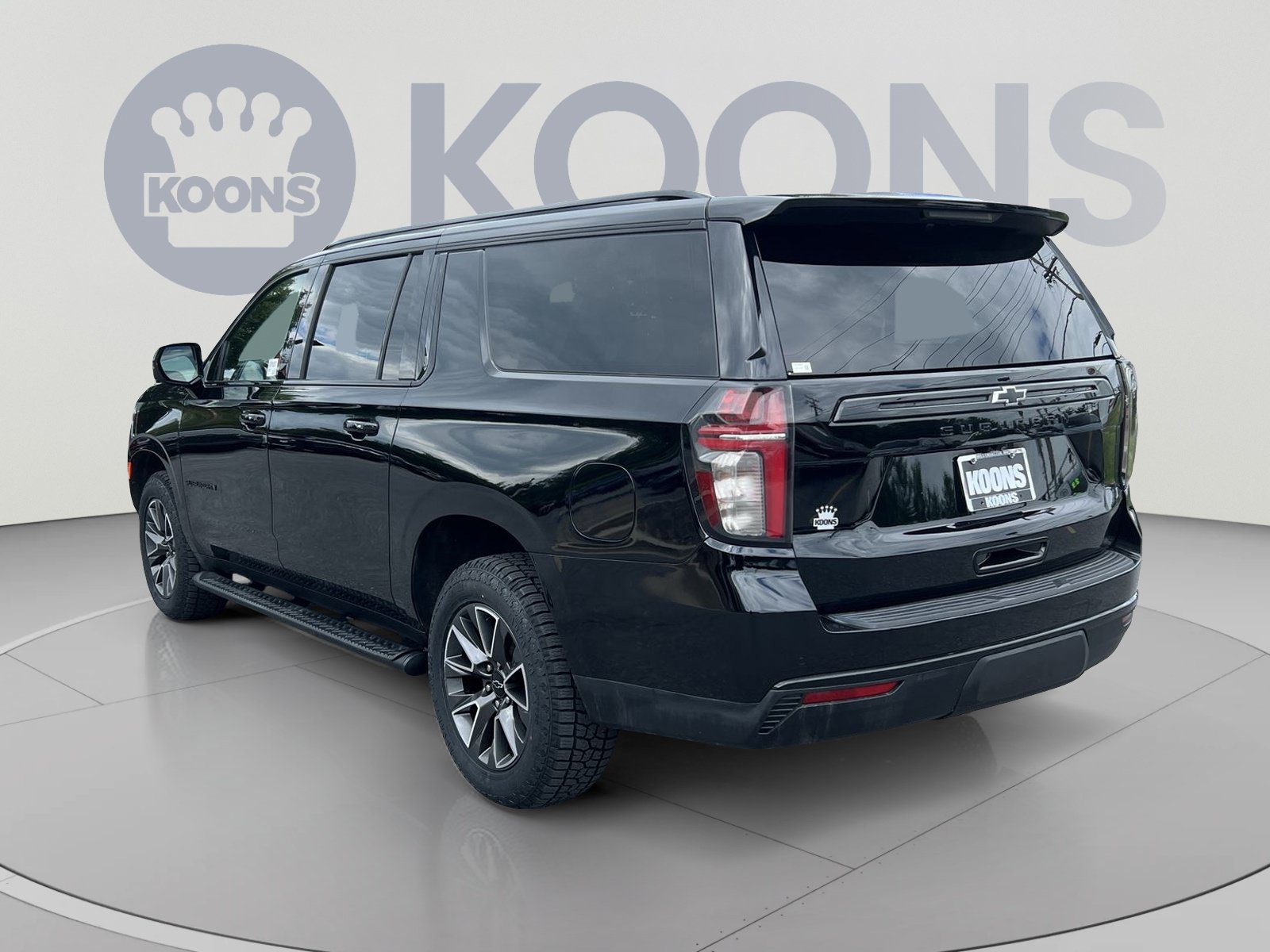 Used 2023 Chevrolet Suburban Z71 w/ Luxury Package AWD/4WD image 4