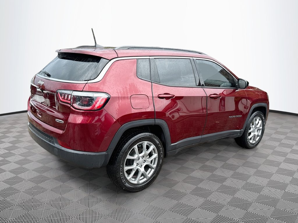 Used 2022 Jeep Compass Latitude AWD/4WD image 6