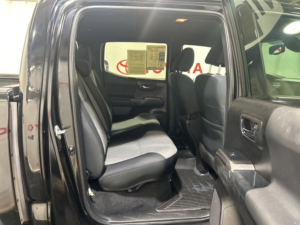 Used 2022 Toyota Tacoma TRD Off-Road image 16