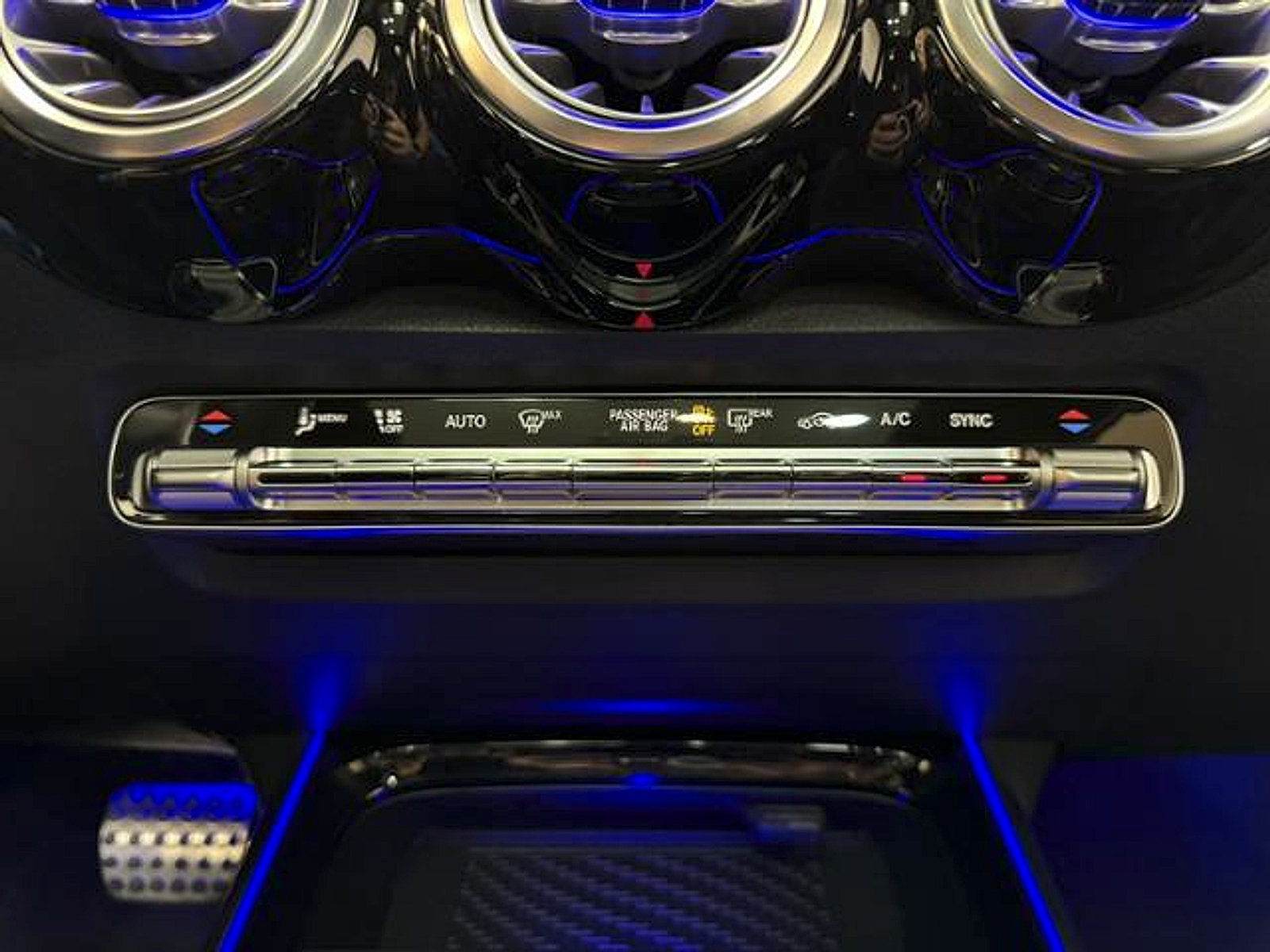 Certified 2025 Mercedes-Benz GLB 35 AMG 4MATIC image 18