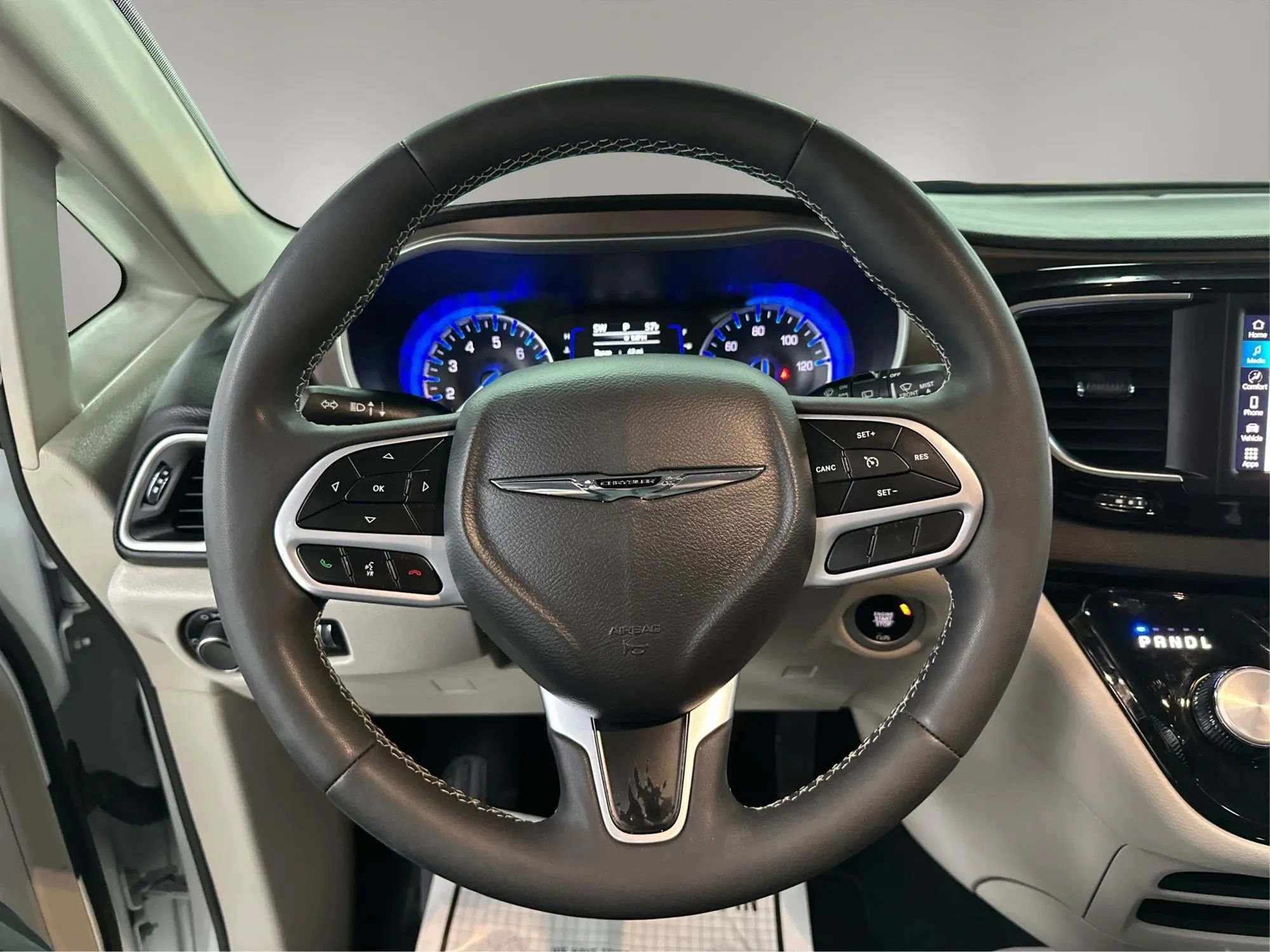 Used 2024 Chrysler Voyager LX image 18