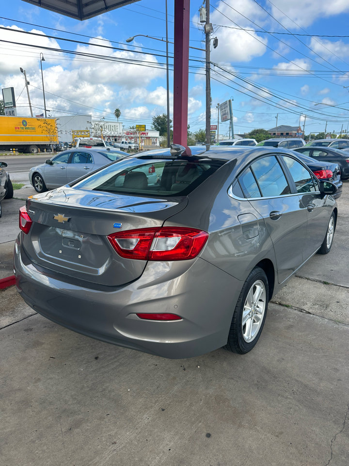 Used 2017 Chevrolet Cruze LT image 3
