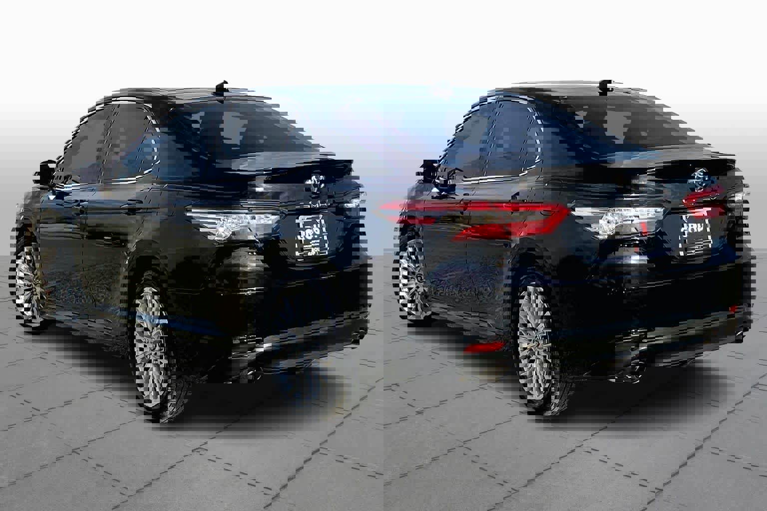 Used 2019 Toyota Camry XLE image 12