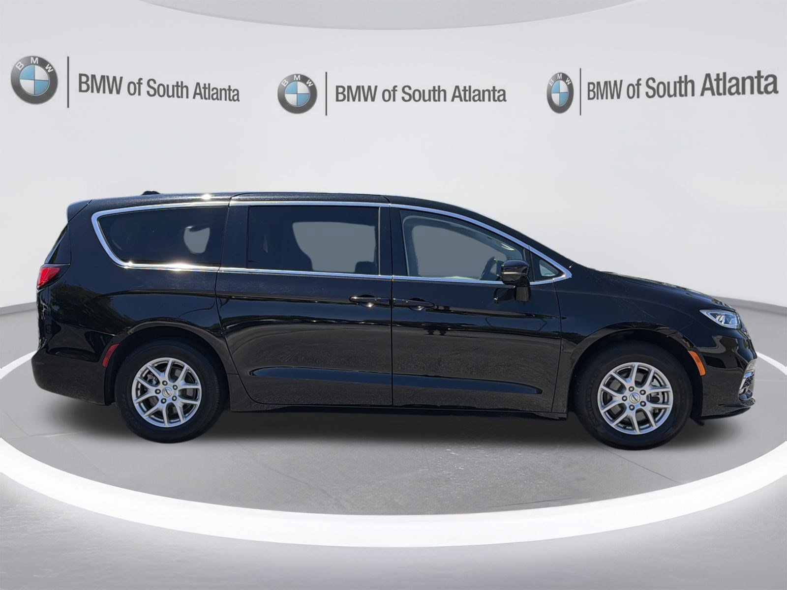 Used 2024 Chrysler Pacifica Touring-L FWD image 28