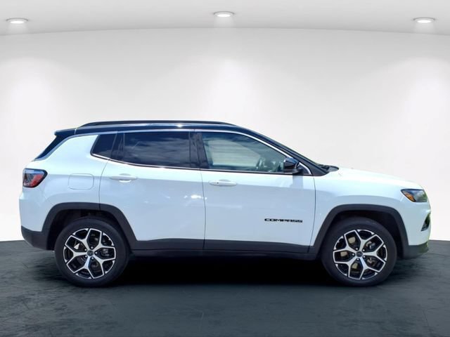 Used 2025 Jeep Compass Limited AWD/4WD image 11