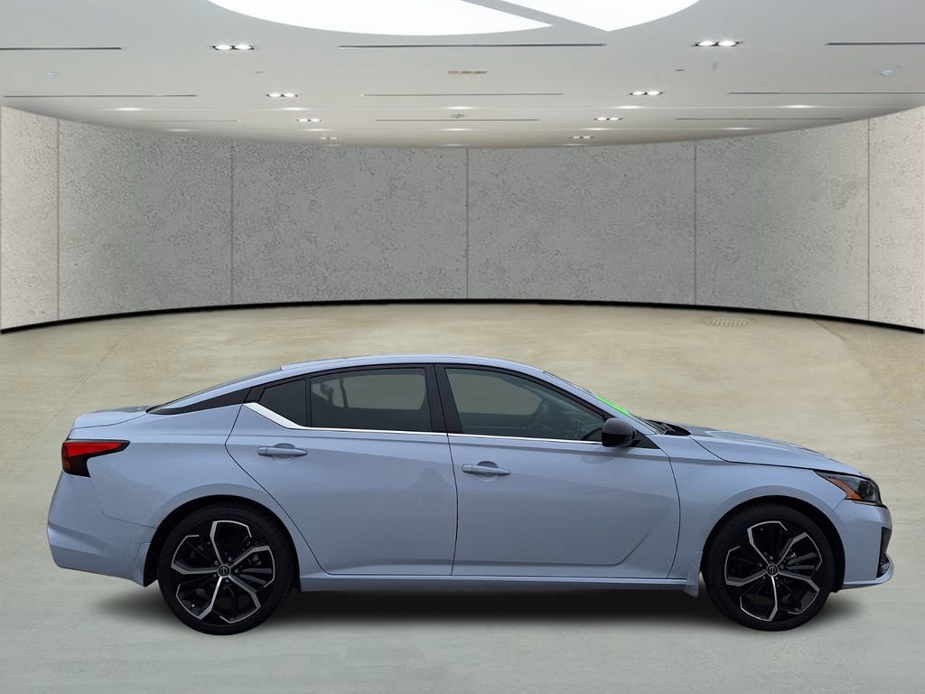 Used 2025 Nissan Altima 2.5 SR image 6