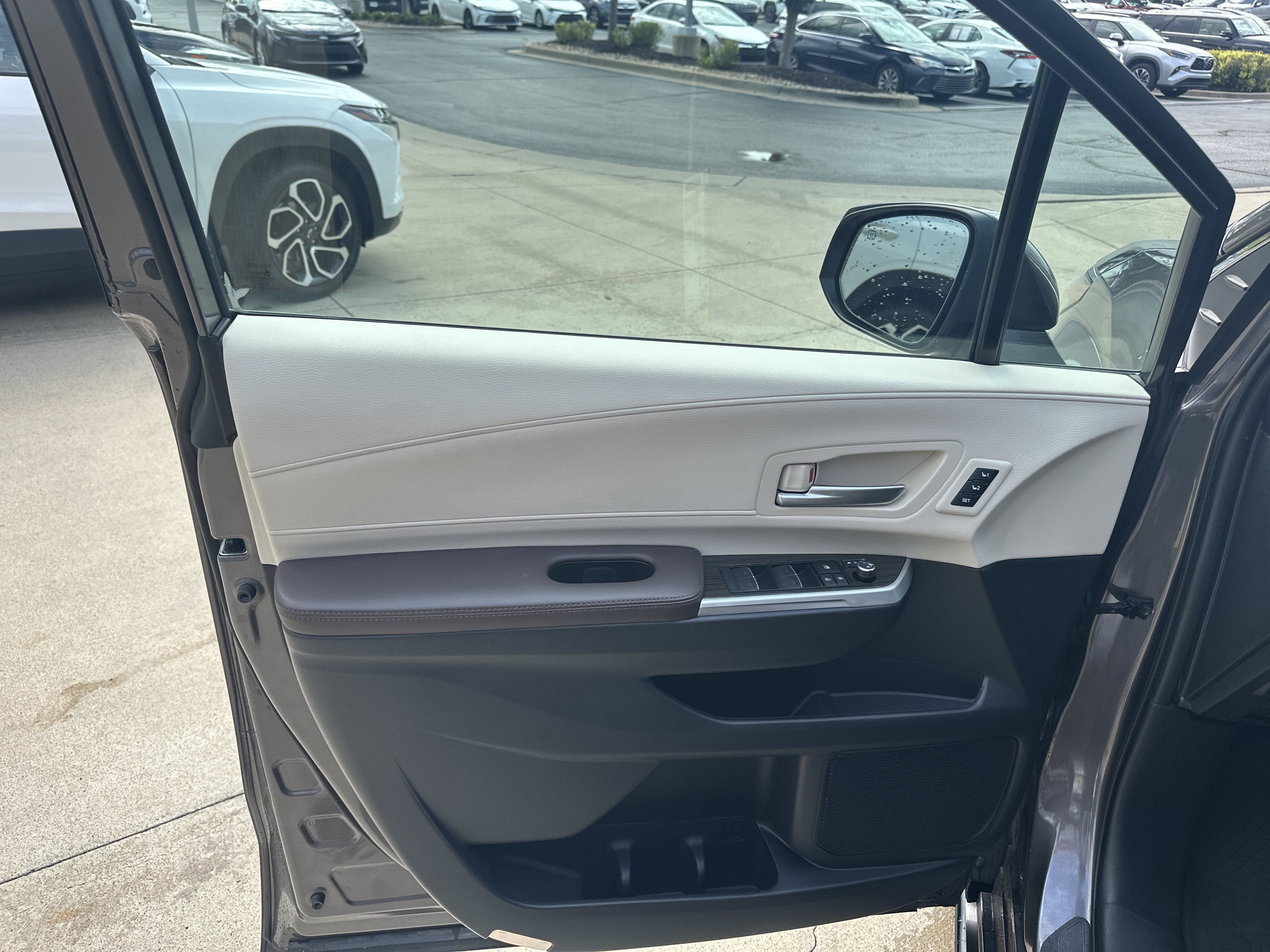 Certified 2024 Toyota Sienna Platinum AWD/4WD image 13