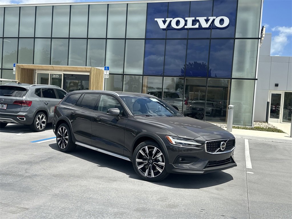 New 2025 Volvo V60 B5 Cross Country Ultra w/ Climate Package image 1