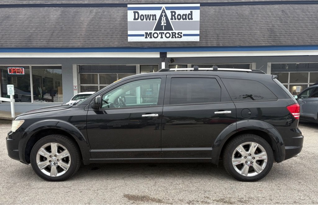Used 2009 Dodge Journey R/T w/ Entertainment Group #2 AWD/4WD image 2