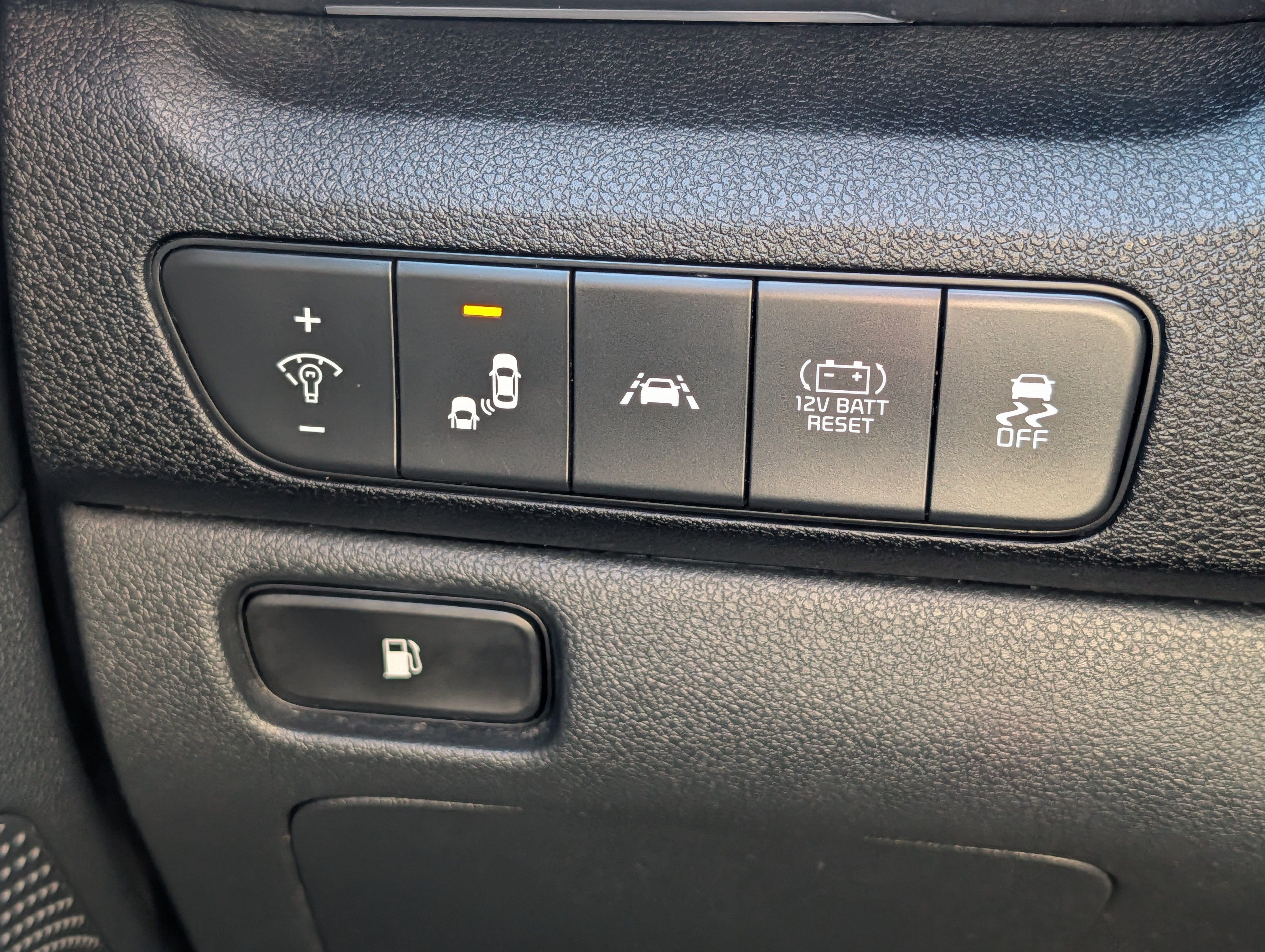 Certified 2022 Kia Niro LXS w/ Digital Cluster Package FWD image 26