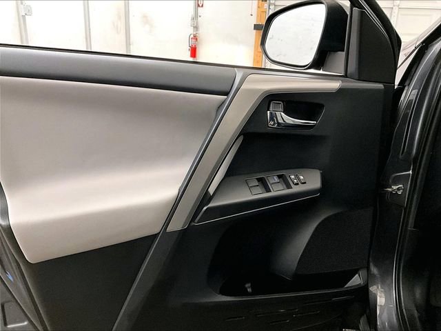 Used 2018 Toyota RAV4 XLE AWD/4WD image 22
