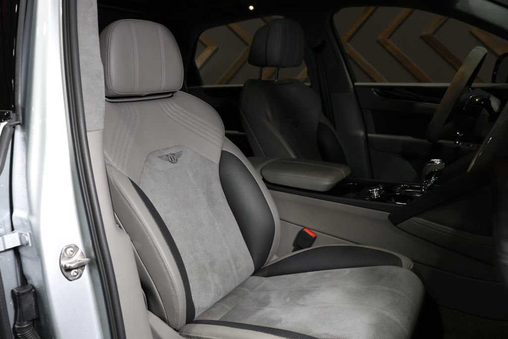 Used 2022 Bentley Bentayga image 6