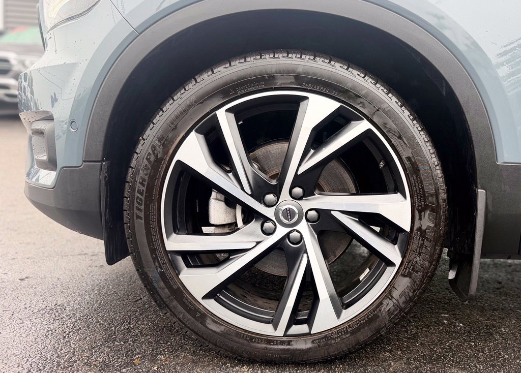 Used 2021 Volvo XC40 T5 R-Design w/ Advanced Package AWD/4WD image 3