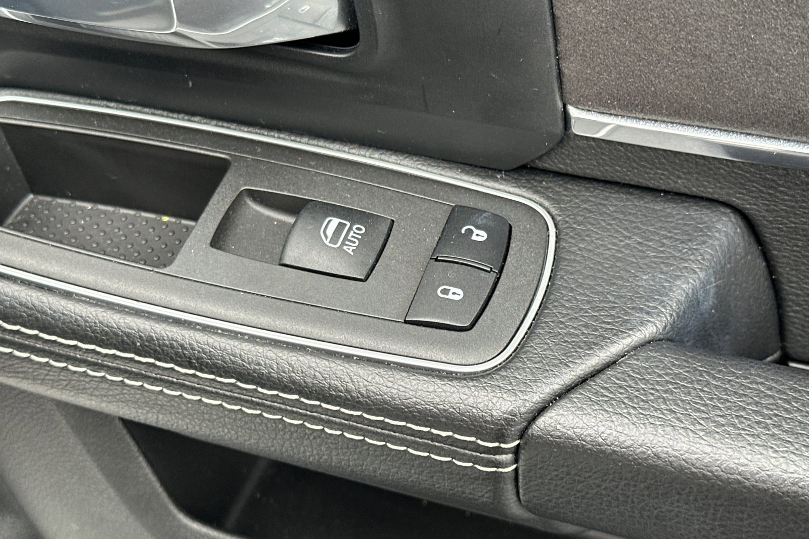 Used 2022 RAM 3500 Laramie image 22