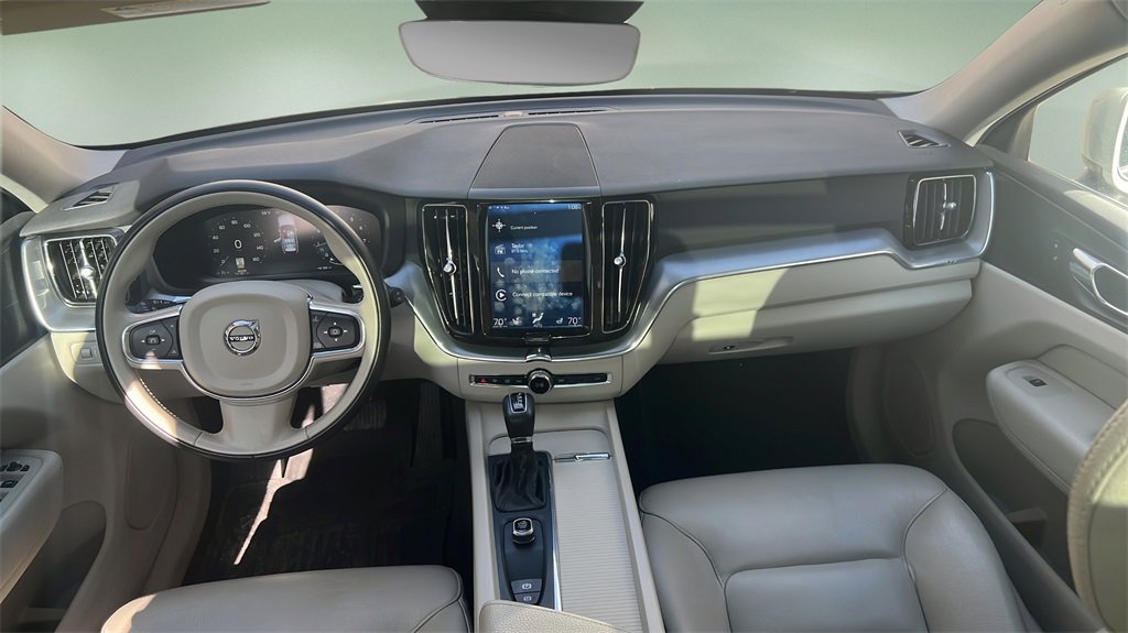Used 2018 Volvo XC60 T5 Momentum w/ Vision Package image 20